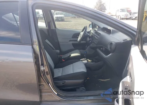 2014 Toyota Prius C Two z USA, uszkodzony, nr VIN JTDKDTB38E1571758